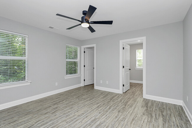 Building Photo - 915 Yellowstone Dr