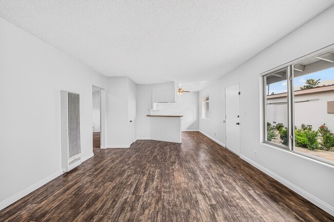Interior Photo - 147 S Magnolia Avenue