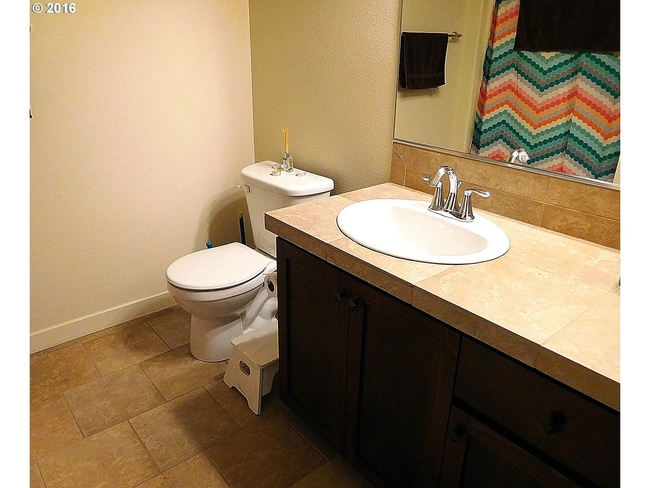 Building Photo - Comfortable Ground-Level 2-Bedroom Condo –...