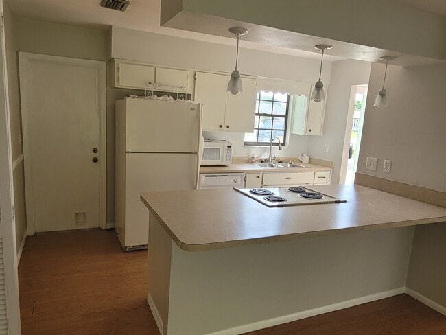 Building Photo - 1104 Beatrice St