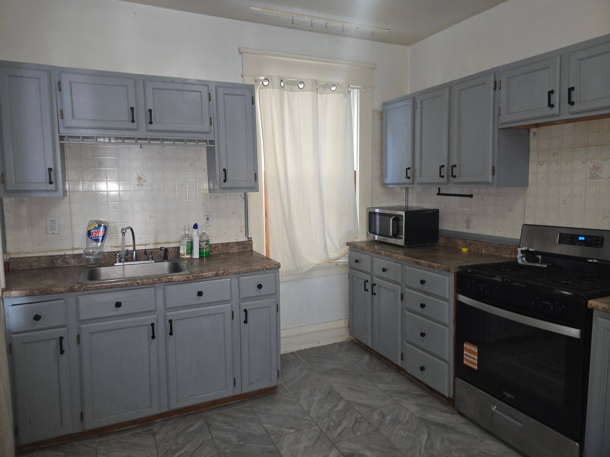 Building Photo - 799 Park Ave