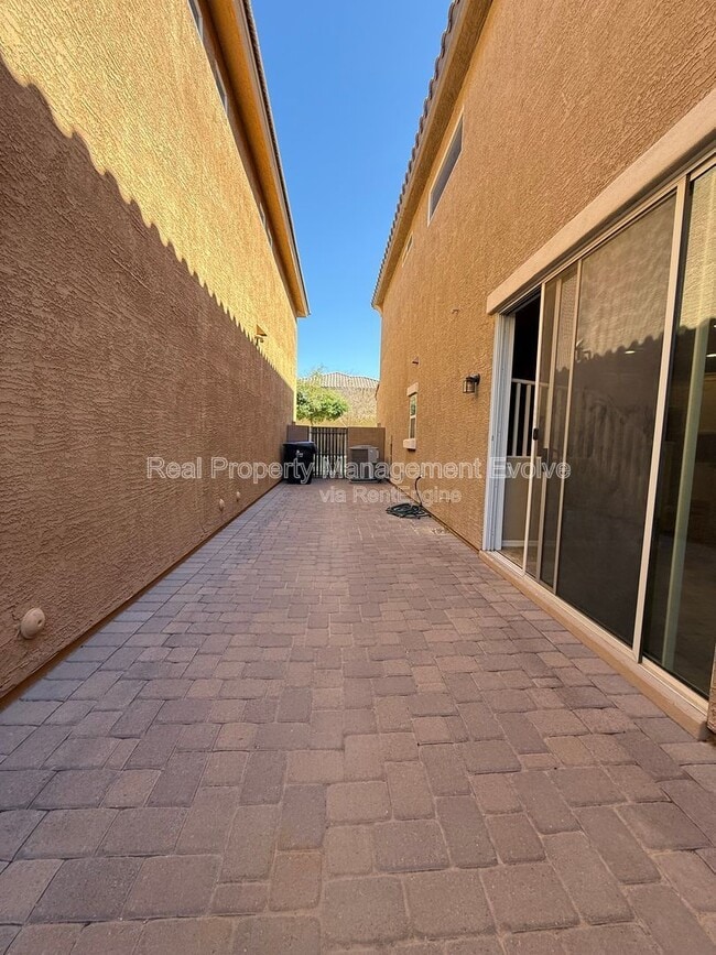 Building Photo - 2270 S Deerfield Ln