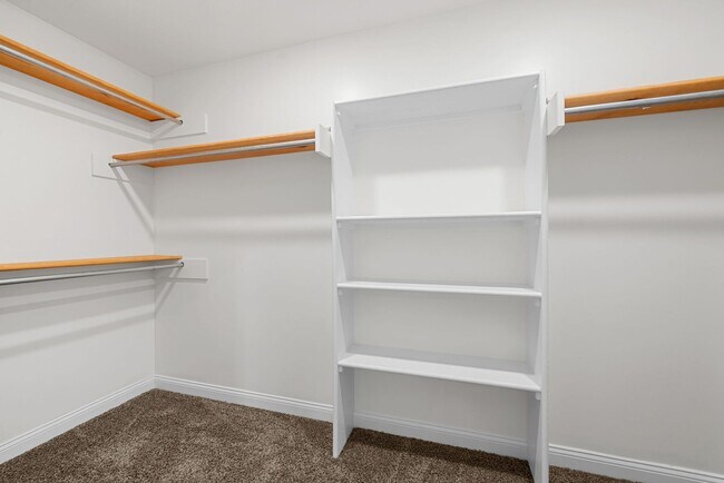Building Photo - Pet Friendly Four Bedroom with Bonus!