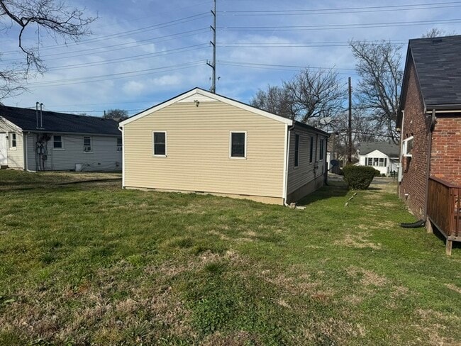 Building Photo - 2909 Clifton Ave