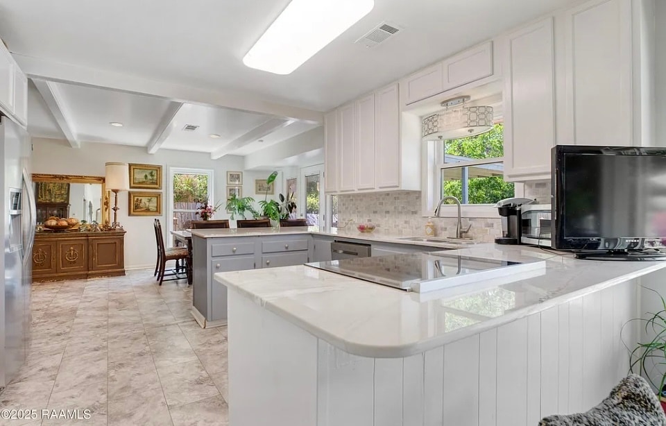 Kitchen - 113 Templeton Dr