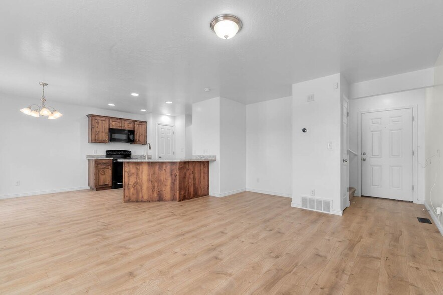 Building Photo - 246 S 1800 E
