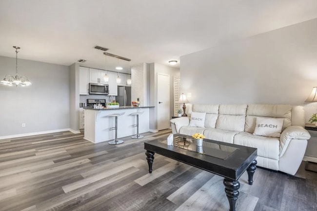 Building Photo - 1400 Gandy Blvd N