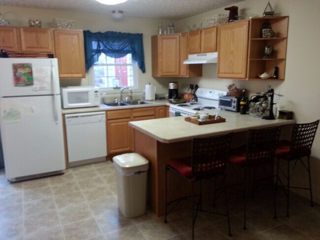 Building Photo - 3BR, 2 ba townhouse in the Pinnacles with views
