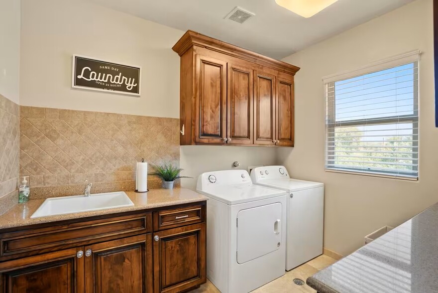 Building Photo - 2409 Rice Ave NW