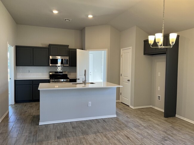 Building Photo - 1313 Sycamore Cir