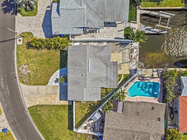Building Photo - 310 Westwinds Dr E