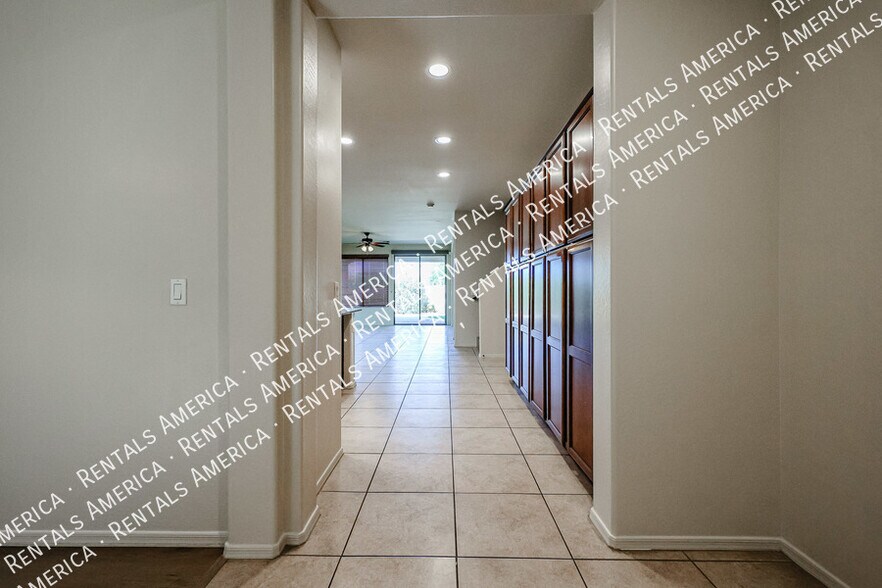 Building Photo - 3410 S Sunland Dr