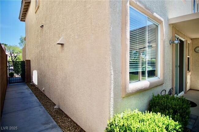 Building Photo - 10749 Turquoise Valley Dr