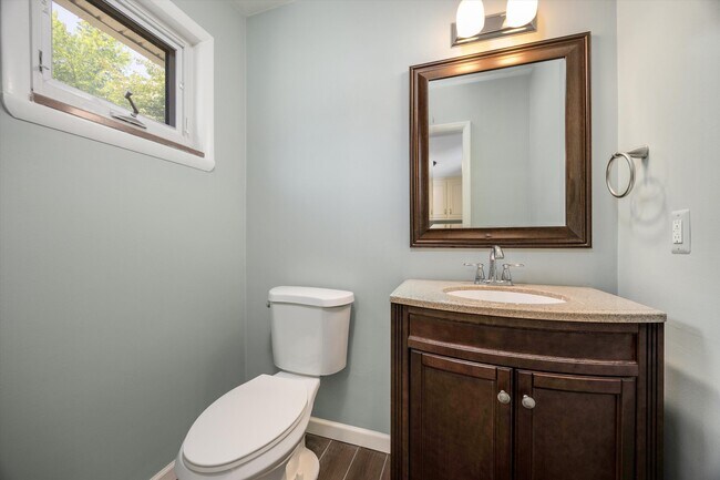 Building Photo - 4790 Belzair Dr