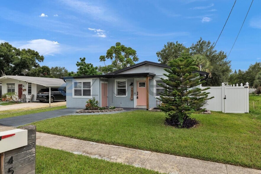Building Photo - Unit
