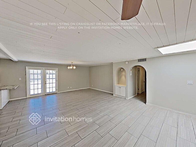 Building Photo - 2130 E Concorda Dr