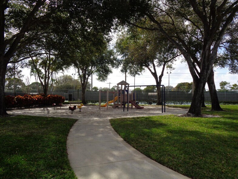 Building Photo - 505 5th Way