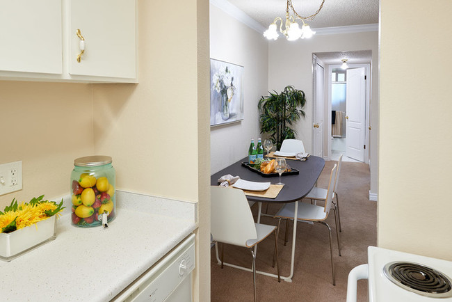 Building Photo - Available Soon-Beautiful Balcony Apartment!