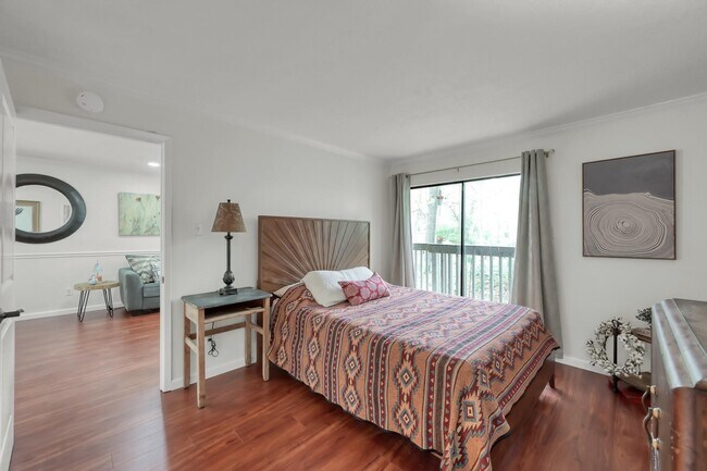 Building Photo - 3900 Aspen Dr