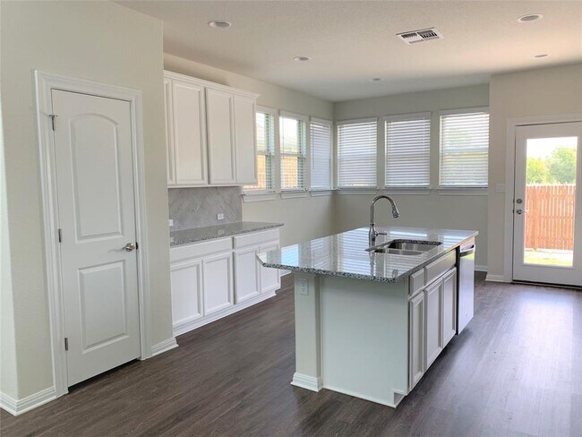 Building Photo - 15915 Cessida St