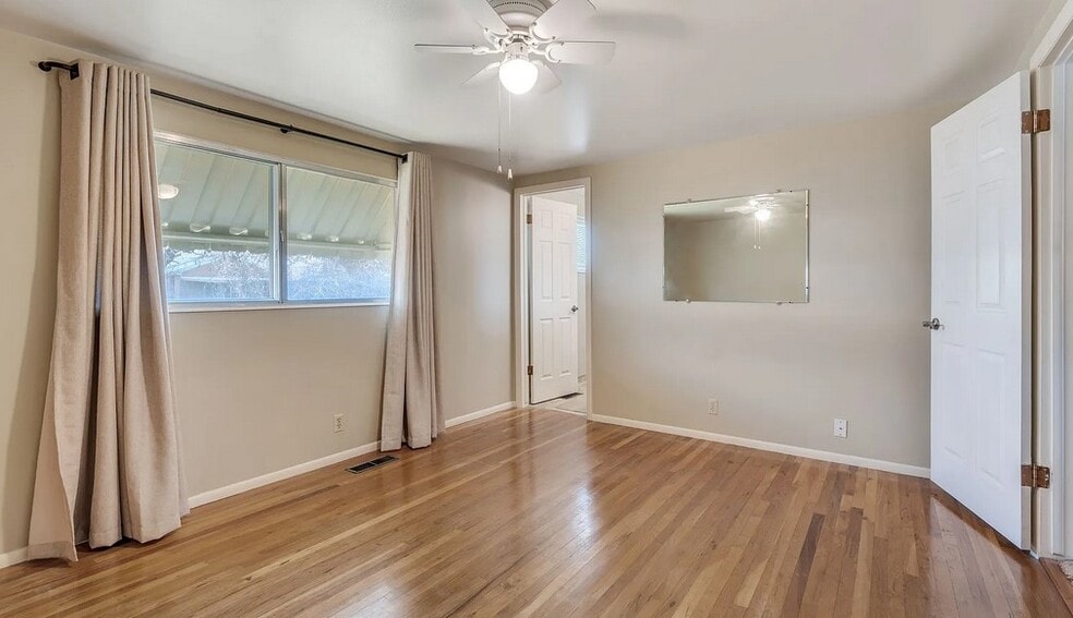 Building Photo - 922 N 60 E