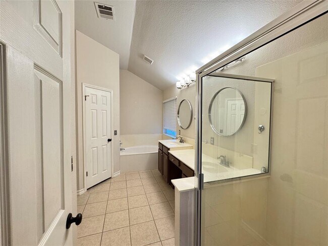 Building Photo - 8116 Manx Dr