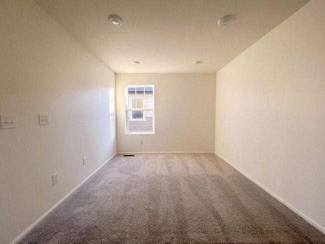 Building Photo - 6278 N Nepal Ct