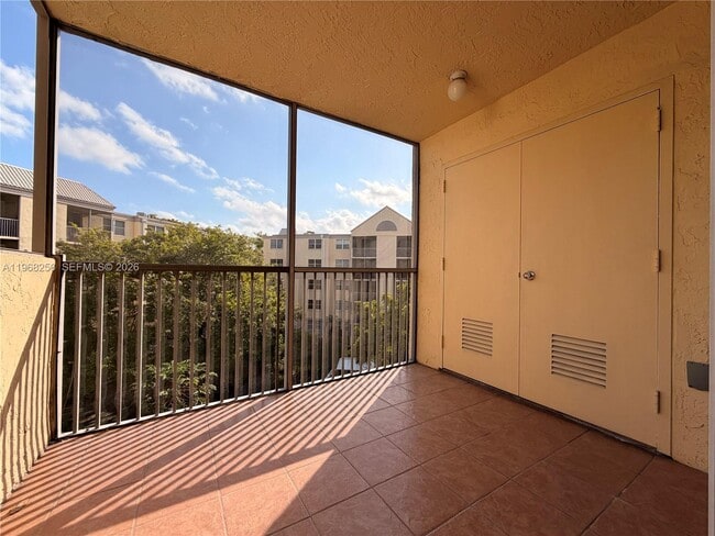 Building Photo - 8353 Lake Dr