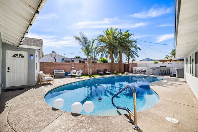 Building Photo - 8259 E Mulberry Ln