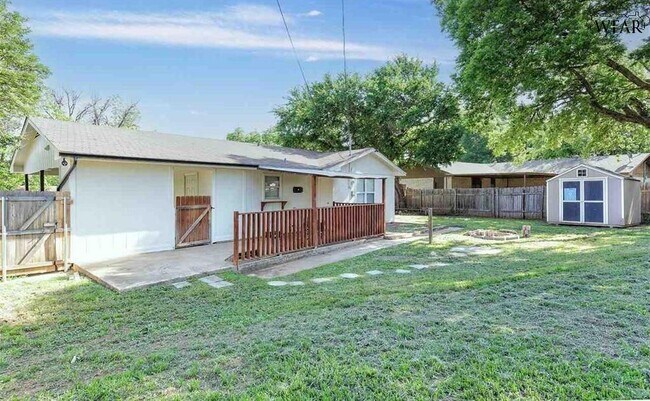 Building Photo - 1309 Harvey Dr