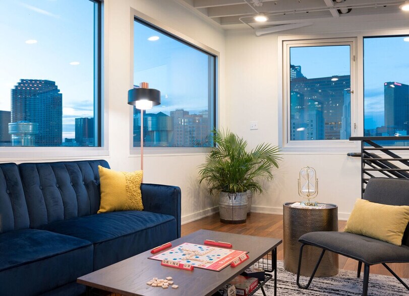 Building Photo - 527 St Joseph St