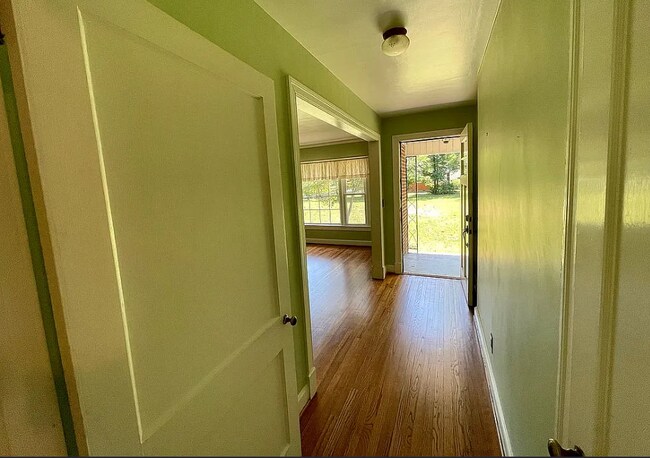 Building Photo - 803 S St Claire Dr
