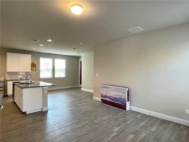 Building Photo - 148 Riverhill Dr