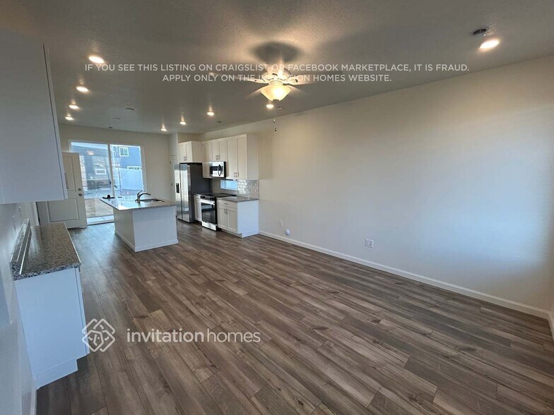 Building Photo - 322 N Broadway Dr