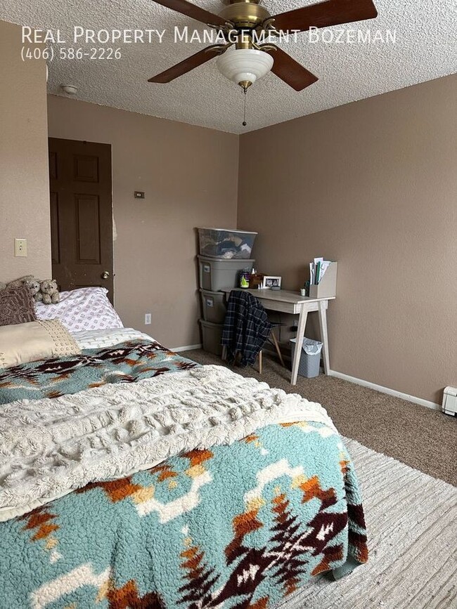 Building Photo - 128 S 15th-Apartment 14