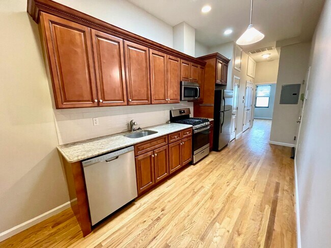 Building Photo - 572 Jersey Ave