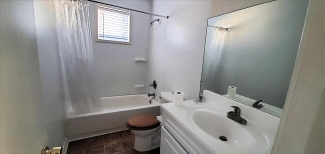 Building Photo - 304 Wind Ave NW