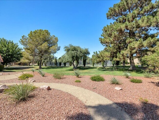 Building Photo - Beautifully upgraded 2 bedroom 2 story tow...