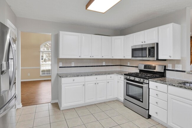 Building Photo - 3796 Village Club Dr