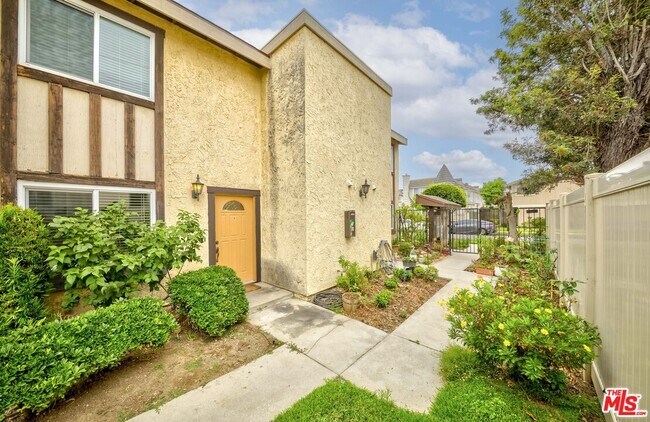 Building Photo - 1237 Elm Ave