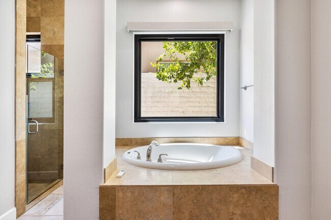 Building Photo - 77745 Concha Ct