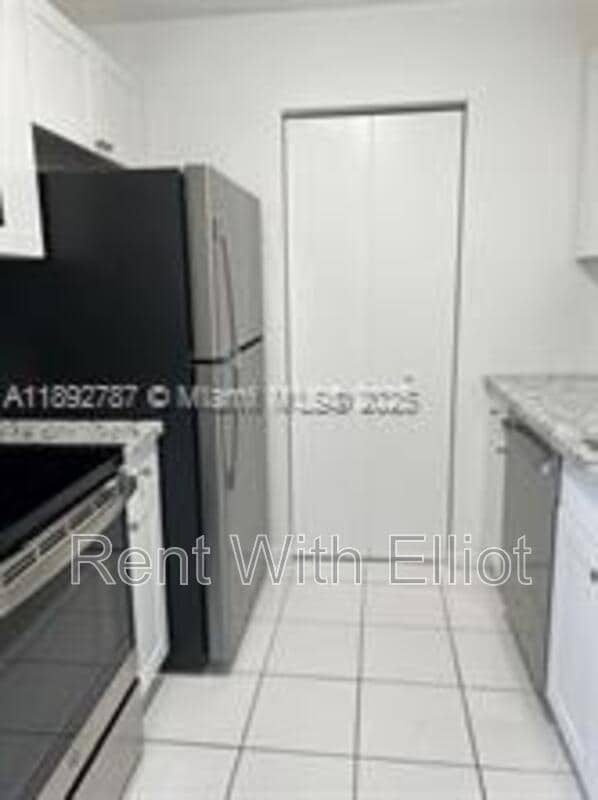 Building Photo - 500 NE 2nd St