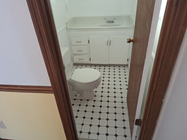 Building Photo - Splendid Garden Cottage in Lugoff, SC!