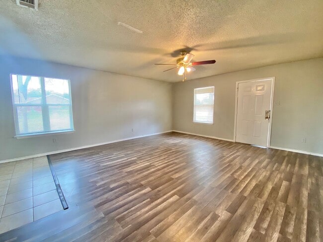 Building Photo - Move in special - $250 off second month’s rent