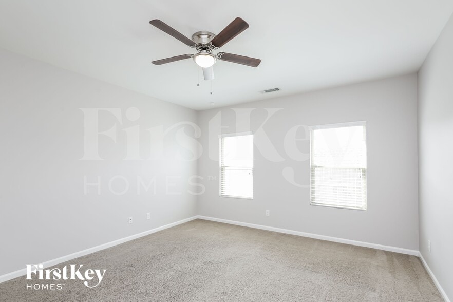 Building Photo - 4221 Weeping Willow Dr