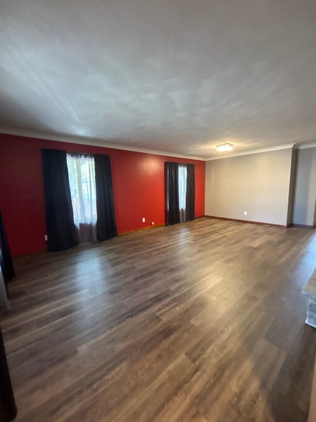 Building Photo - 429 Monroe Ave