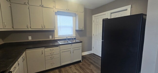 Building Photo - 1590 W. Waggoner-- 2 bed, 1 bath