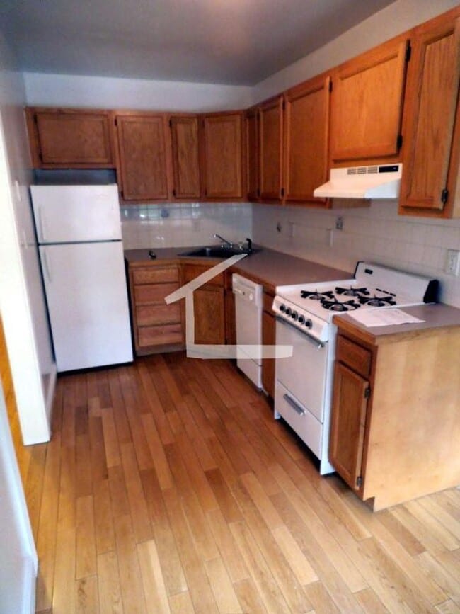Building Photo - 212 Allston St