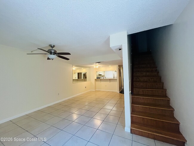 Building Photo - 555 Aster Ct