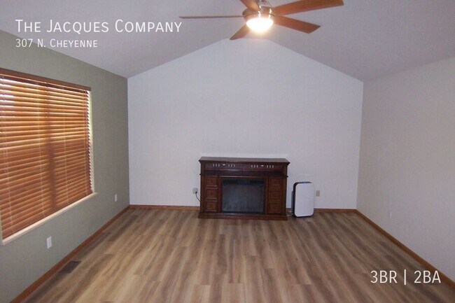Building Photo - 307 N. Cheyenne-